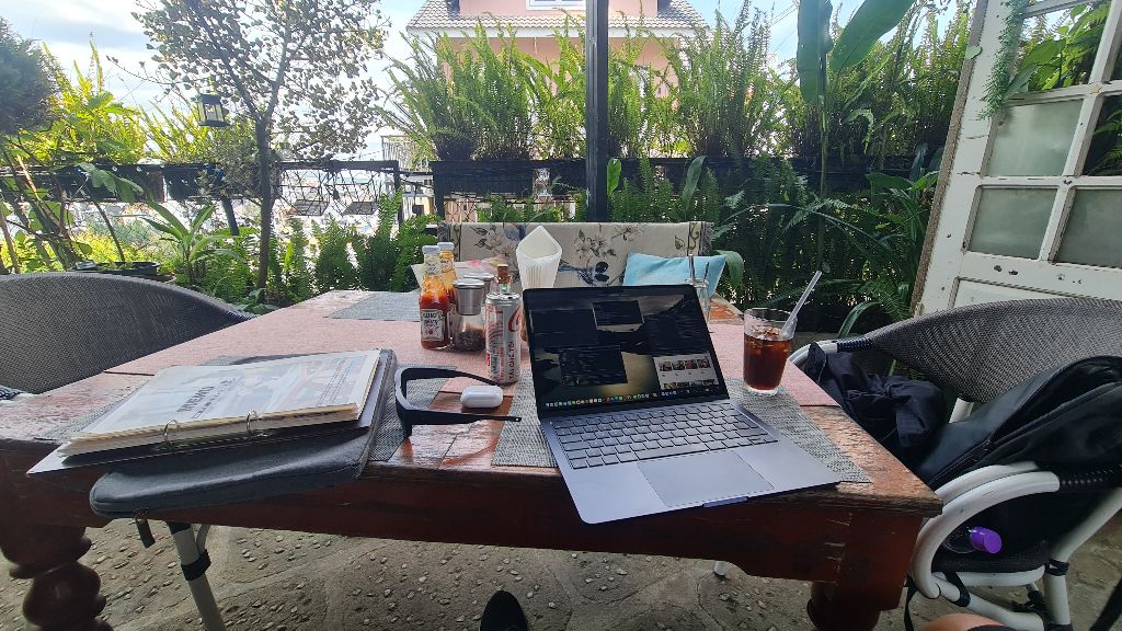 Moto Laurie Cafe & Bistro