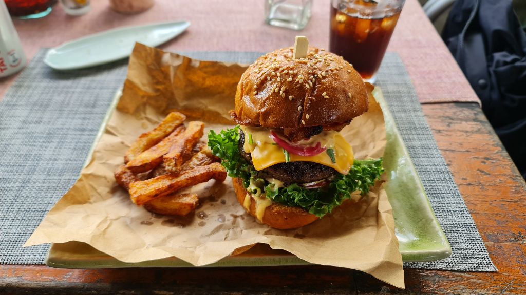 Moto Laurie Cafe & Bistro