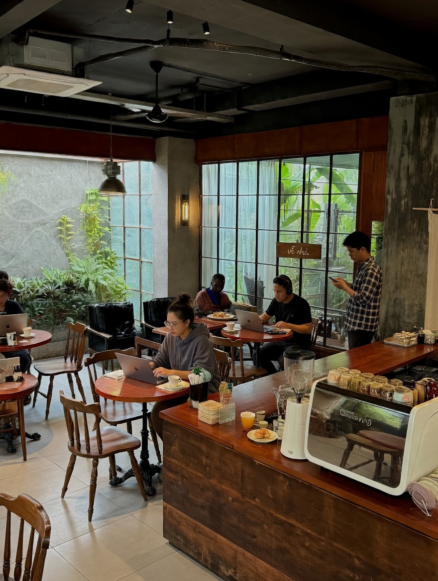 "về nhà" café