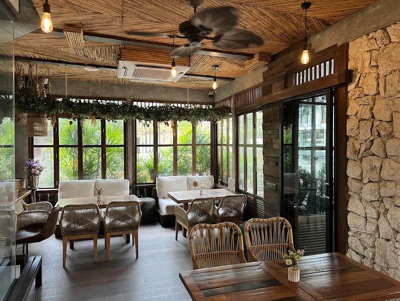 Treehouse Cafe & Bar